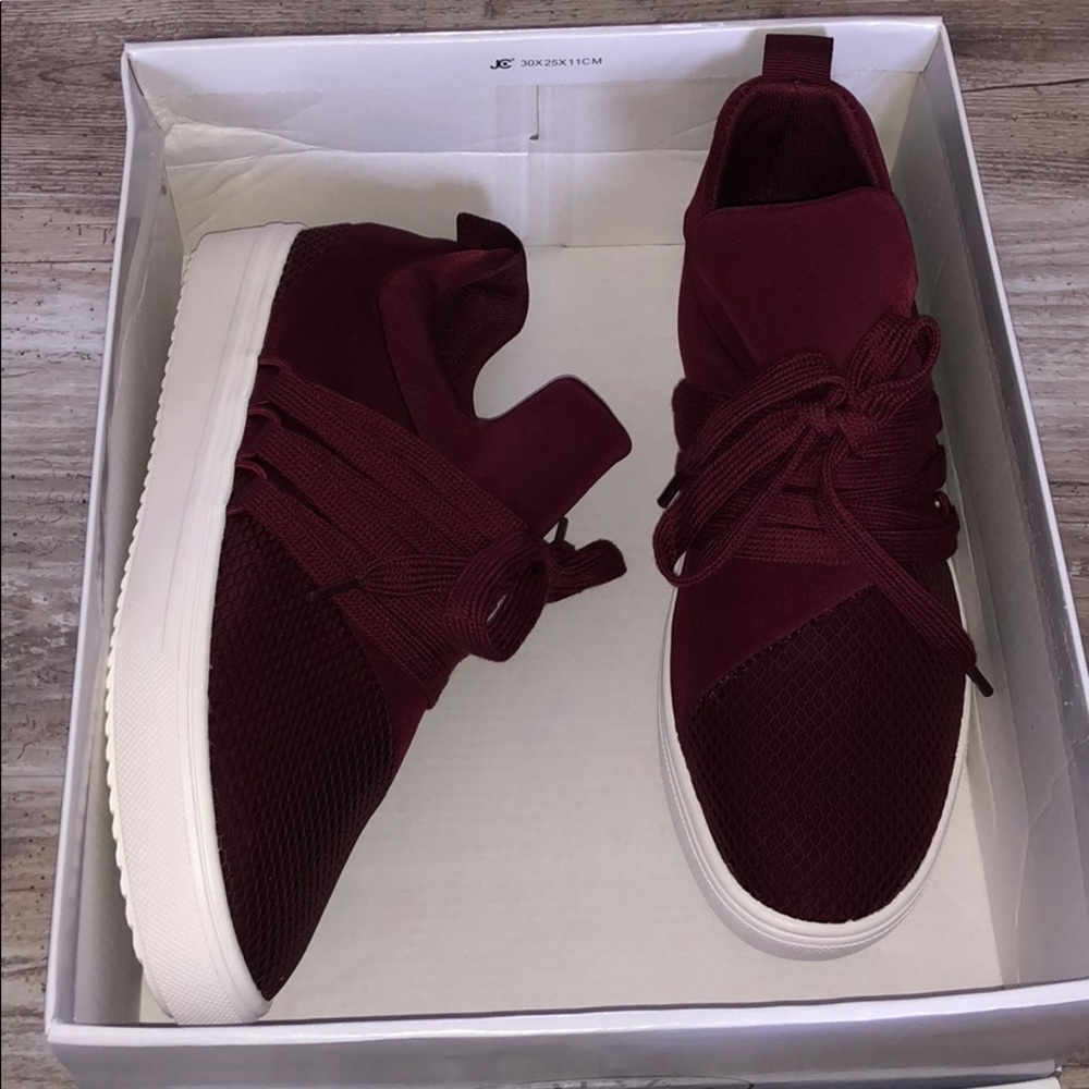 steve madden burgandy lancer sneaker